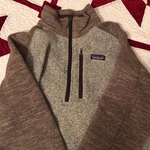 Patagonia tan sweatshirt 😍